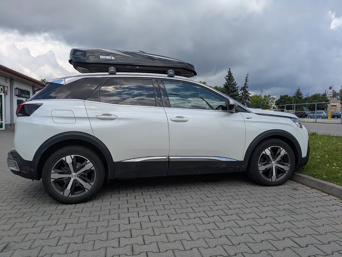 Aerodynamiczny zestaw dachowy Peugeot 3008 Interpack Quiet XT i Taurus Strike 440